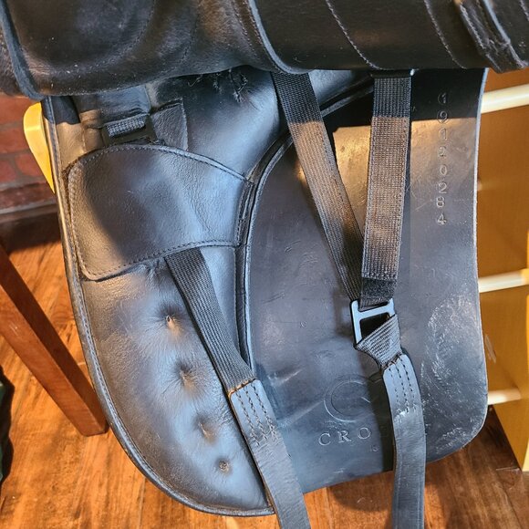 Crosby  18" Monoflap Dressage Saddle with Opti-fit Interchangeable Gullet - Picture 11 of 15